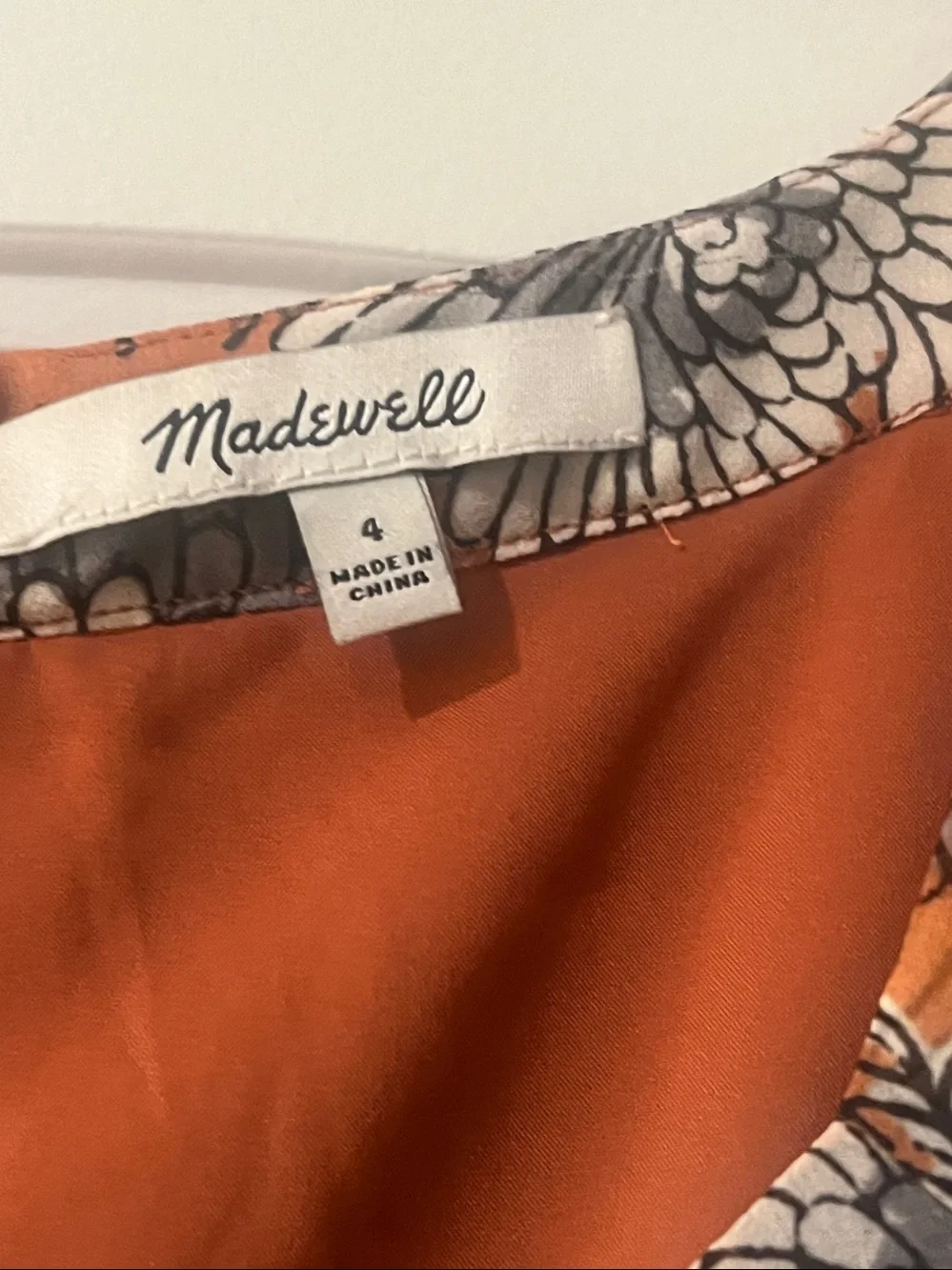 Madewell Sheer-Sleeve
Button-Front Midi Dress in Gathered Blooms - Picture 4 of 7